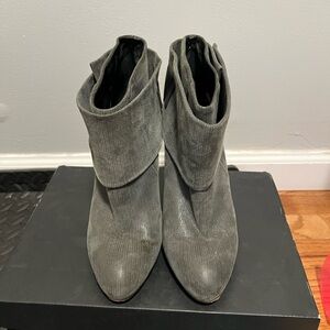 Vero Cuoio Gray Ankle Booties